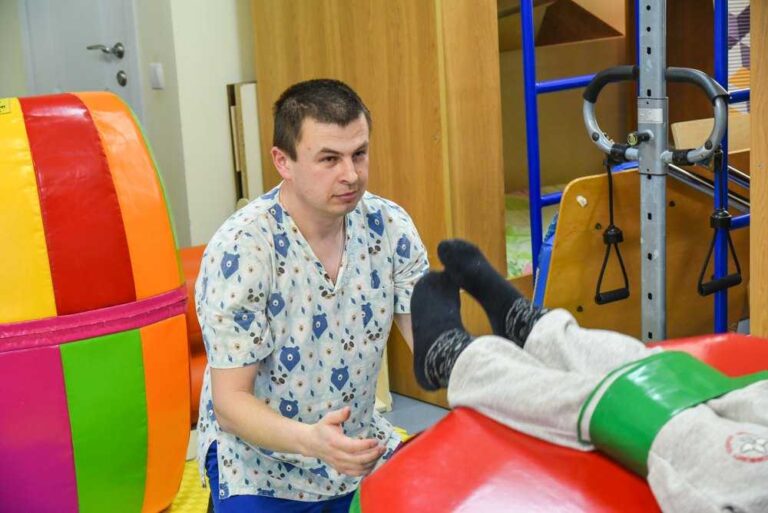 Фізичний терапевт, який двічі поставив себе на ноги: історія Віталія Перфільєва з Хмельницького