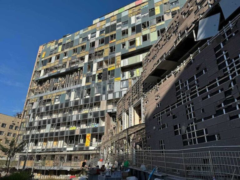 Відбудова Охматдиту після російської атаки: що відбувається навколо найбільшої дитячої лікарні України