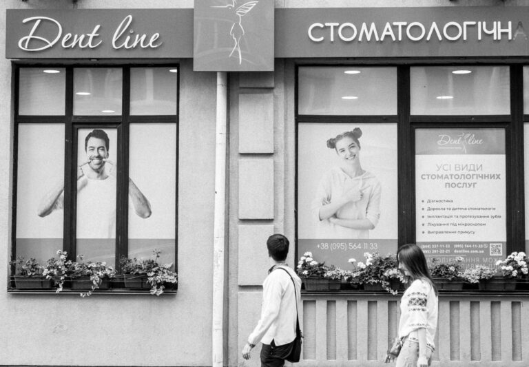 Імплантація зубів у Києві: як вибрати “свою” клініку?