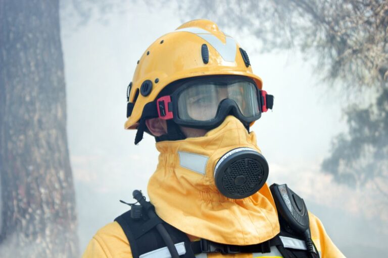 Захист органів дихання: як правильно вибрати протигаз для різних умов