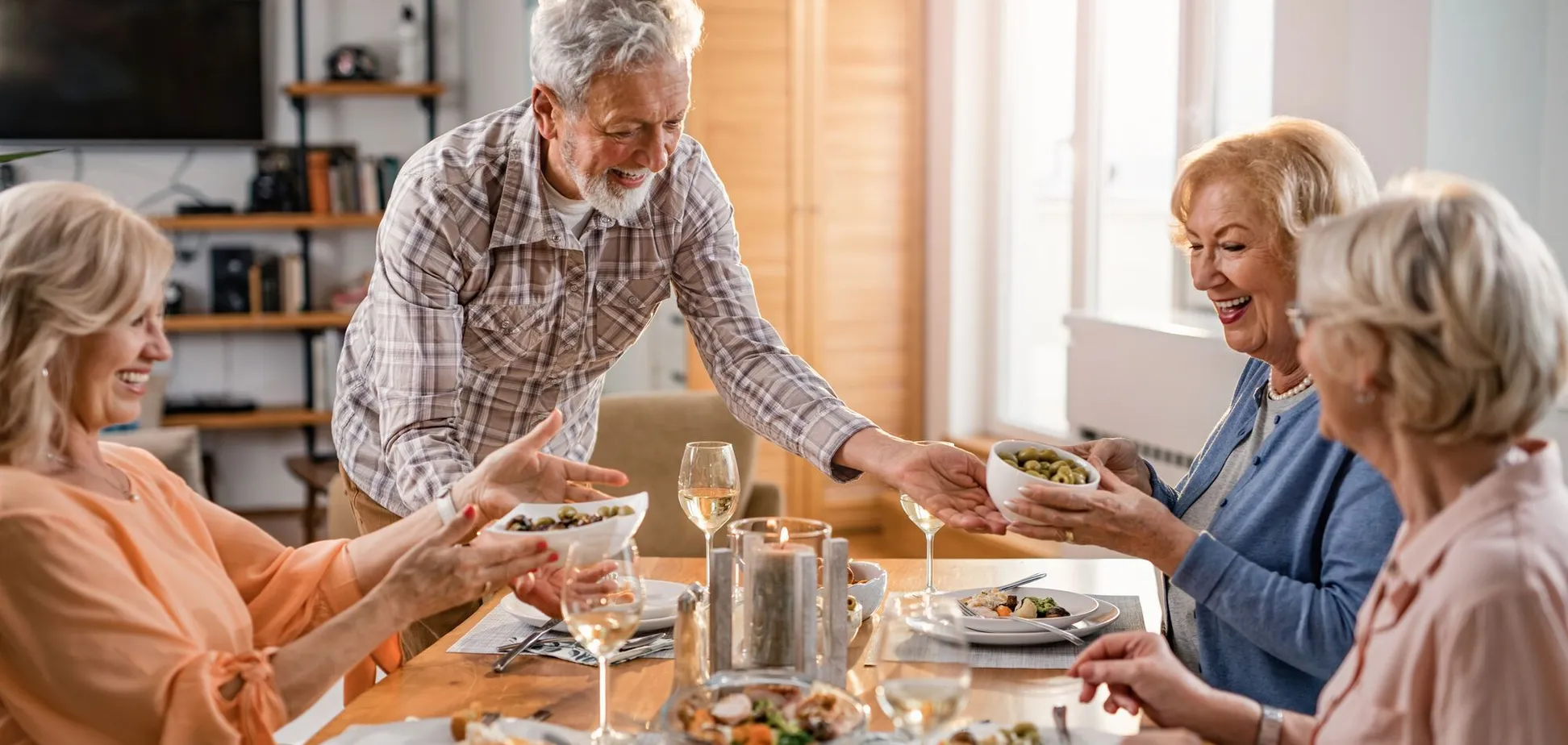 Найкорисніші й найшкідливіші продукти для жінок 50+: що додати, а від чого відмовитися