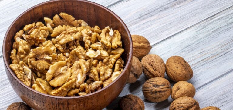 Простий перекус із потужним ефектом: як волоські горіхи захищають серце і мозок