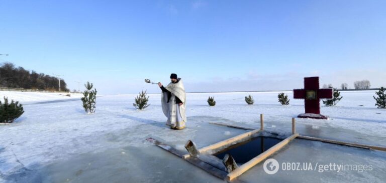 Водохреще: як правильно купатися в крижаній воді