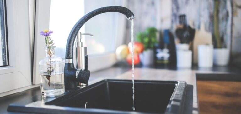 Пити чи не пити: міста з найгіршою якістю води у США