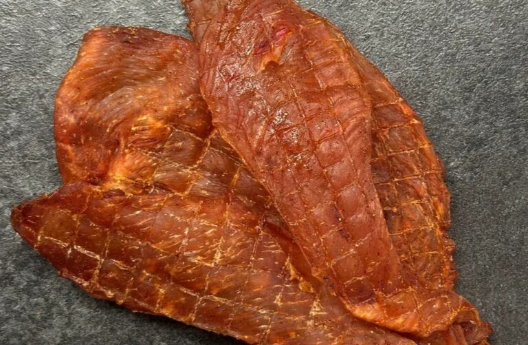 Бiлковий перекус без шкоди: курячi джерки та анчоуси як альтернатива фастфуду